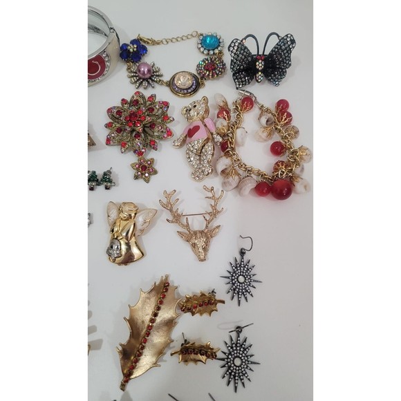Lot Christmas of Jewelry 40 pc Bracelet Brooch Ring Earrings - Picture 8 of 9
